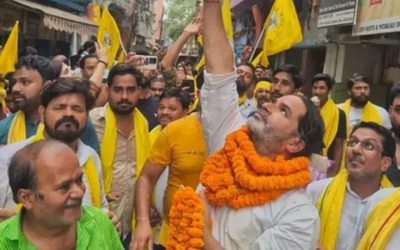 पटना में जन सुराज की प्रेस कॉन्फ्रेंस में बांकीपुर उपचुनाव और प्रशांत किशोर के नामांकन की जानकारी देते पार्टी नेता।
