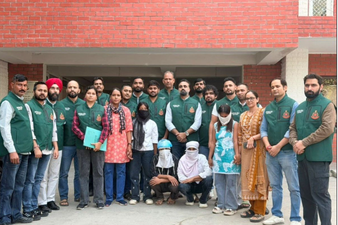 टाइगर श्रॉफ की कार पर फायरिंग मामले में हथियारों की कथित सप्लाई से जुड़े आरोपियों की गिरफ्तारी।