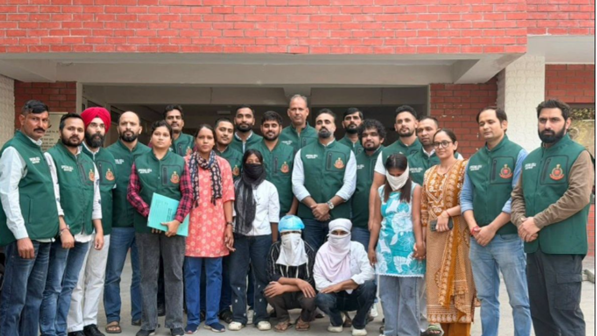 टाइगर श्रॉफ की कार पर फायरिंग मामले में हथियारों की कथित सप्लाई से जुड़े आरोपियों की गिरफ्तारी।