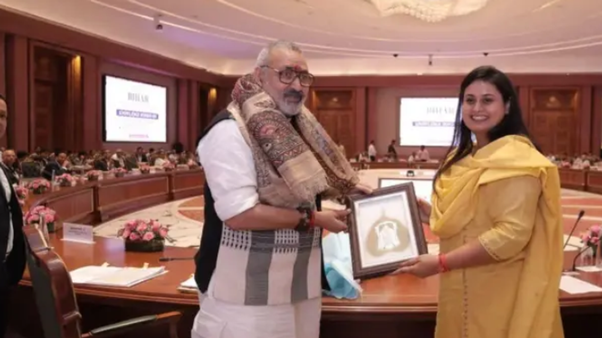 नई दिल्ली में आयोजित भारत टेक्स 2026 के दौरान बिहार सरकार और निवेशक कंपनियों के बीच एमओयू साइन करते हुए प्रतिनिधि।