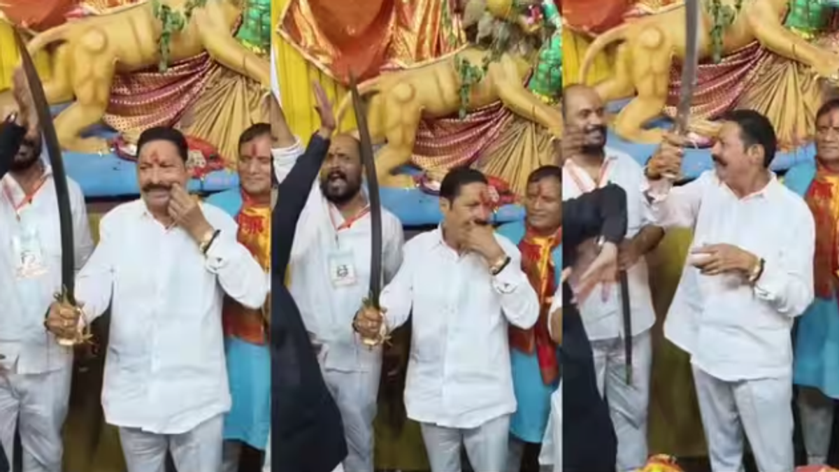 दुर्गा पूजा पंडाल में तलवार लहराते विधायक अनंत सिंह का वायरल वीडियो।