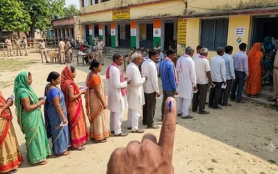 बिहार MLC चुनाव के दौरान मोकामा में अनंत सिंह और नीरज कुमार समर्थकों के बीच झड़प की खबर।