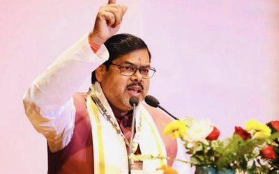 बिहार के शिक्षा मंत्री मिथिलेश तिवारी शिक्षक ट्रांसफर पोर्टल और TRE-4 भर्ती को लेकर जानकारी देते हुए।