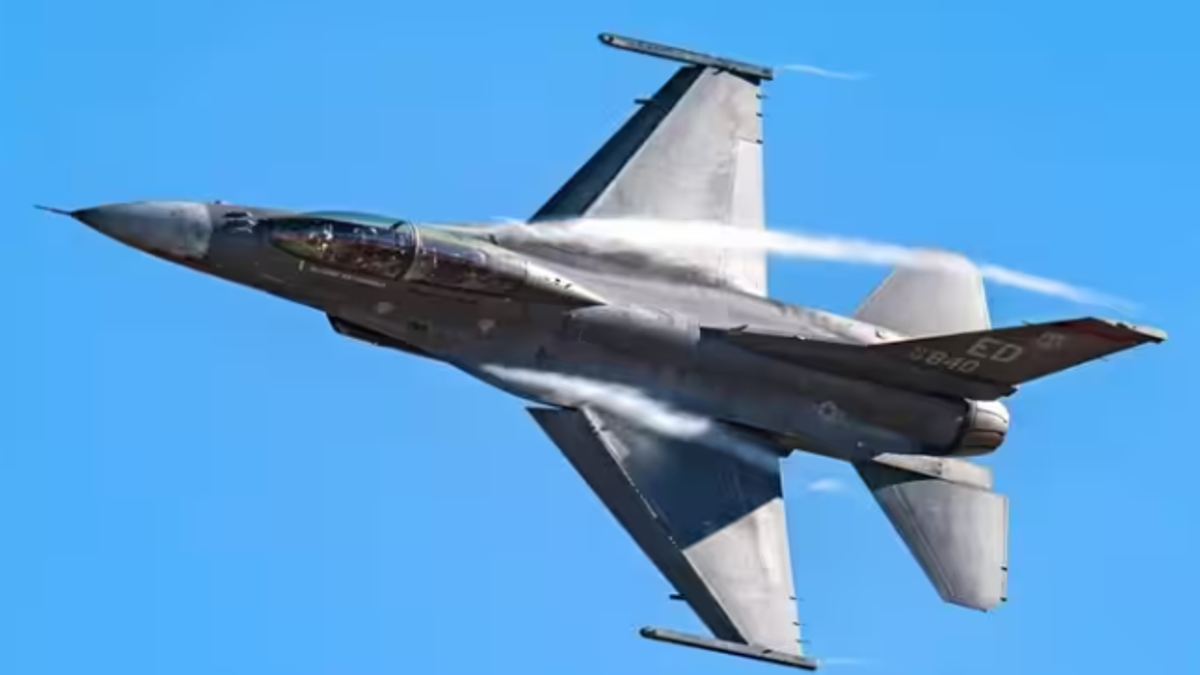 पाकिस्तान के F-16 लड़ाकू विमान और भारत के राफेल के बीच हवाई क्षमता की तुलना