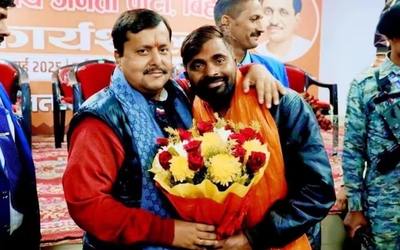 बांकीपुर उपचुनाव के भाजपा प्रत्याशी नीरज कुमार सिन्हा के साथ भाजपा नेता नितिन नवीन।