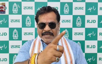 मीडिया से बातचीत के दौरान बिहार सरकार और छात्र आंदोलन पर बयान देते RJD प्रवक्ता बंटू सिंह।