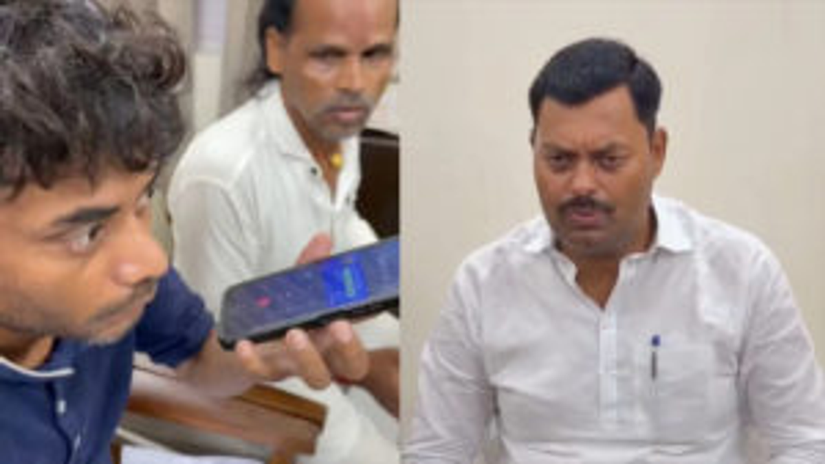 जन सुनवाई के दौरान अधिकारियों से बातचीत करते बिहार के मंत्री लखेंद्र पासवान।