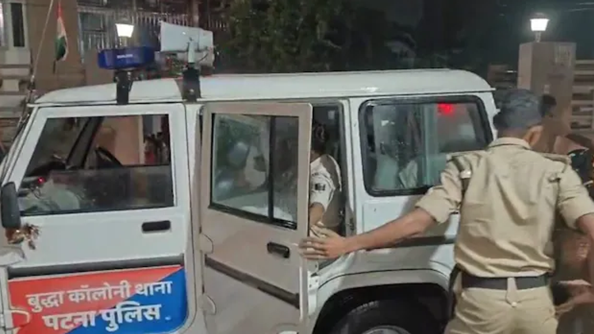 पटना में पूर्व पार्षद अनिल यादव पर फायरिंग के बाद घटनास्थल पर पुलिस