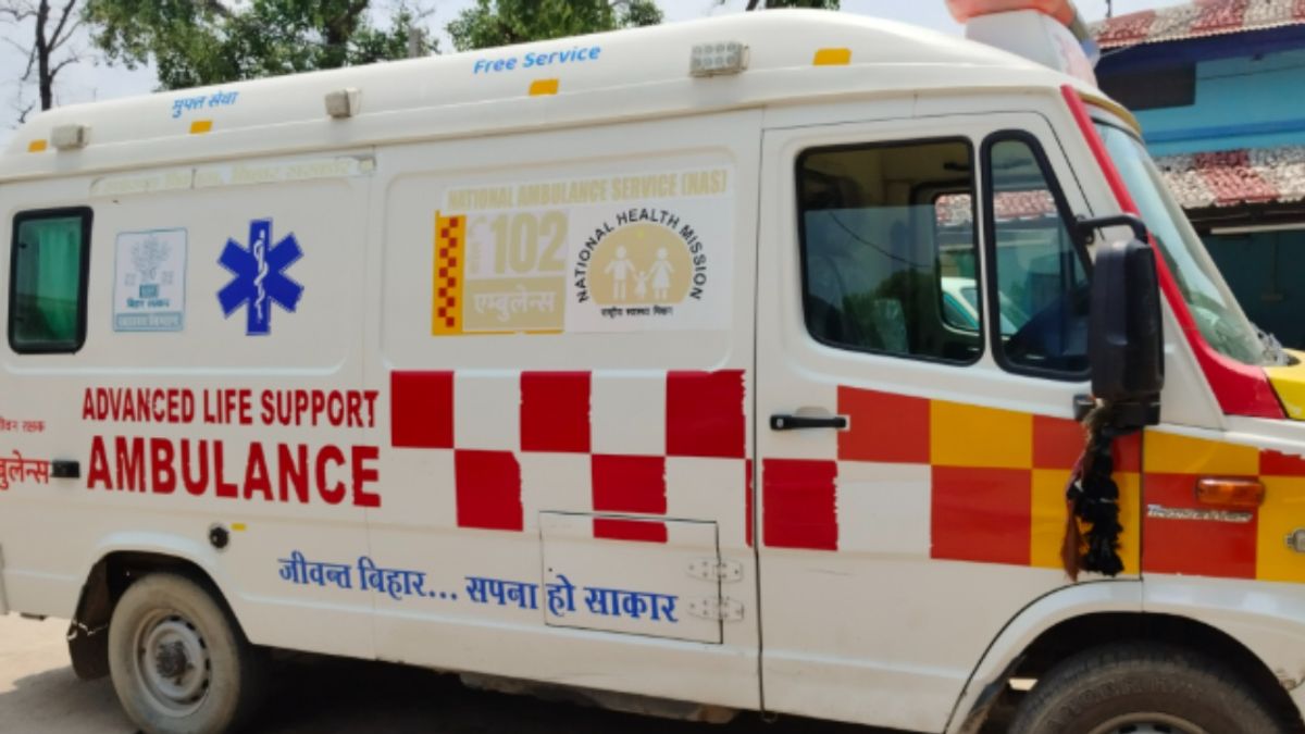 दुर्गा पूजा के दौरान आपातकालीन सेवा के लिए तैयार पटना की 102 एंबुलेंस