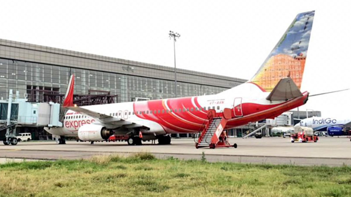 36 हजार फीट की ऊंचाई पर इंजन में खराबी के बाद कोच्चि लौटी Air India Express की फ्लाइट