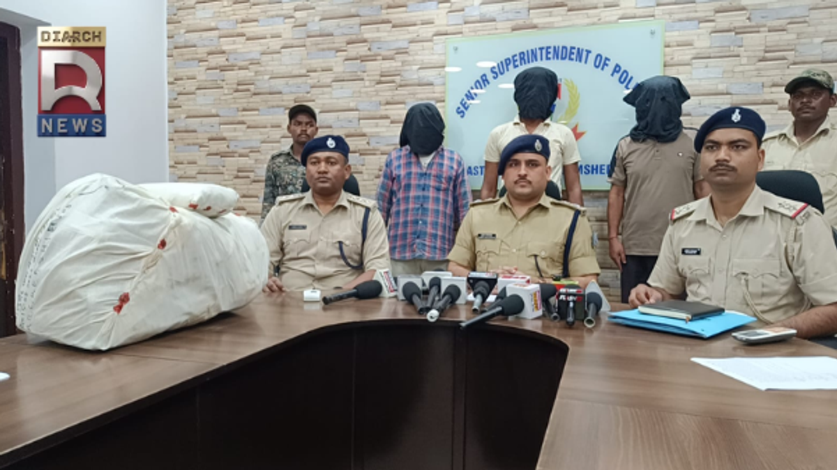 गालुडीह में पुलिस द्वारा जब्त 11 किलो गांजा और गिरफ्तार तीन आरोपी