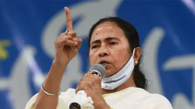 भाजपा पर आरोप लगाते हुए वीडियो संदेश जारी करतीं टीएमसी प्रमुख ममता बनर्जी।