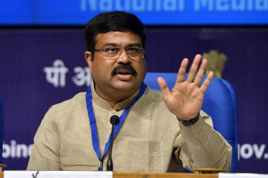 NEET पेपर लीक विवाद के बीच केंद्रीय शिक्षा मंत्री धर्मेंद्र प्रधान की सांकेतिक तस्वीर।