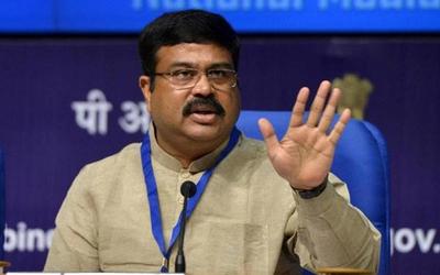 NEET पेपर लीक विवाद के बीच केंद्रीय शिक्षा मंत्री धर्मेंद्र प्रधान की सांकेतिक तस्वीर।