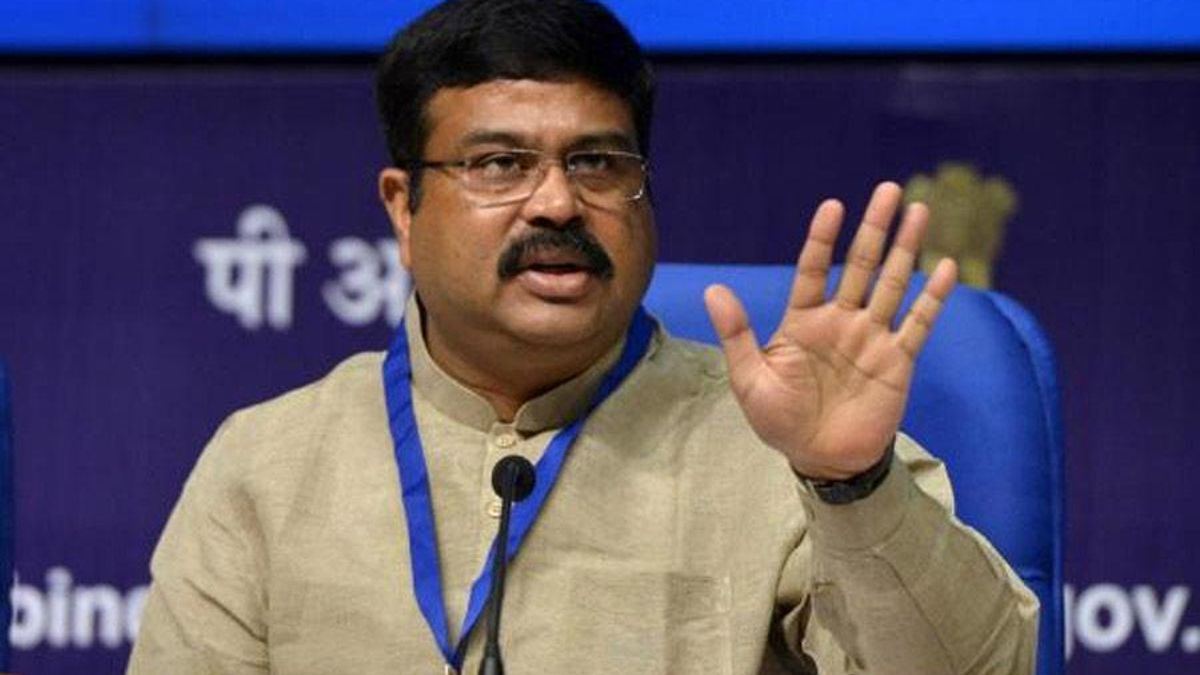 NEET पेपर लीक विवाद के बीच केंद्रीय शिक्षा मंत्री धर्मेंद्र प्रधान की सांकेतिक तस्वीर।