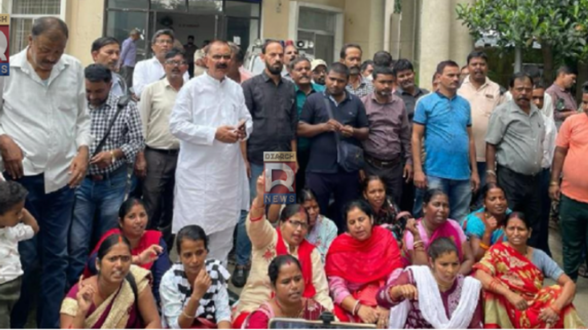 रांची में सहारा इंडिया के निवेशकों का 32 हजार करोड़ रुपये की वापसी की मांग को लेकर प्रदर्शन।