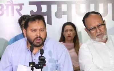 EO विमल कुमार हत्याकांड पर प्रेस कॉन्फ्रेंस करते तेजस्वी यादव
