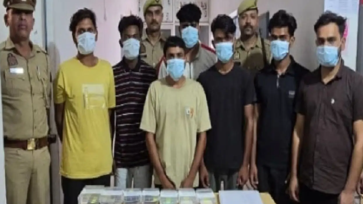 AI और ChatGPT की मदद से बनाई गई फर्जी HSRP वेबसाइट के जरिए साइबर ठगी करने वाले गिरोह को गिरफ्तार करती बिजनौर पुलिस।