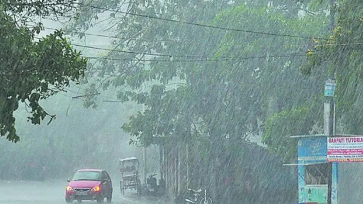 पटना में झमाझम बारिश से मौसम सुहाना, गर्मी से राहत; ठनका गिरने से दो बच्चियों की मौत