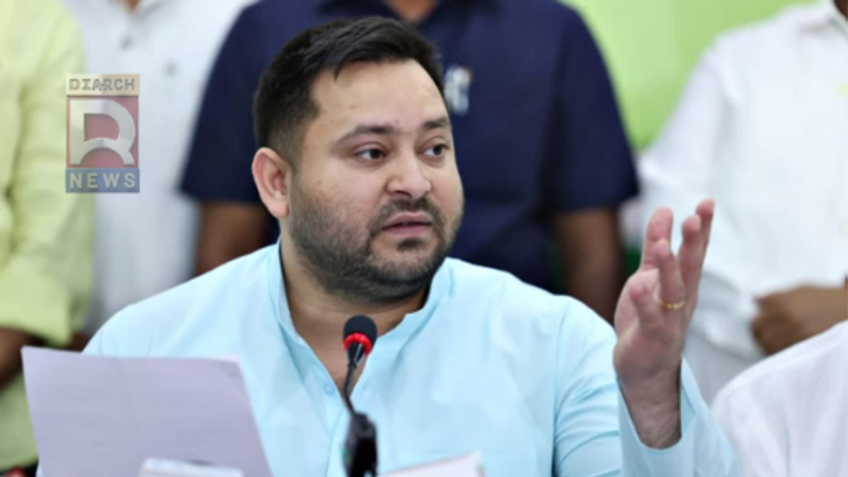 पटना में आरक्षण के मुद्दे पर चिराग पासवान और जीतन राम मांझी पर निशाना साधते तेजस्वी यादव।