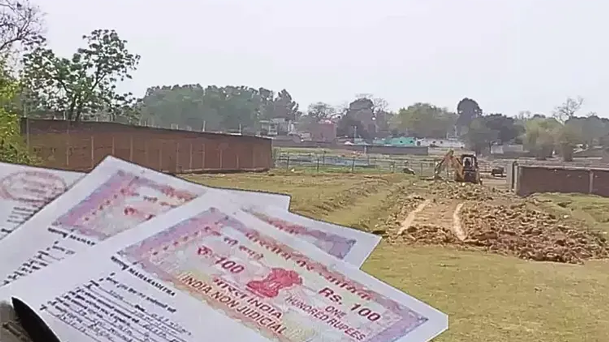 ग्रीनफील्ड सैटेलाइट टाउनशिप क्षेत्र में प्रतिबंधित भूमि और जमीन की रजिस्ट्री पर रोक का प्रतीकात्मक दृश्य।