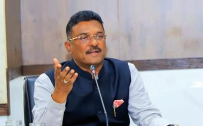 महाराष्ट्र में ड्राइविंग लाइसेंस के नए नियमों और डोमिसाइल सर्टिफिकेट संबंधी घोषणा का प्रतीकात्मक चित्र।