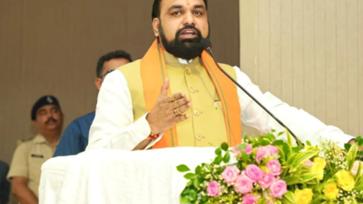 CM सम्राट चौधरी बिहार में बाढ़ और नदियों के प्रबंधन को लेकर जानकारी देते हुए