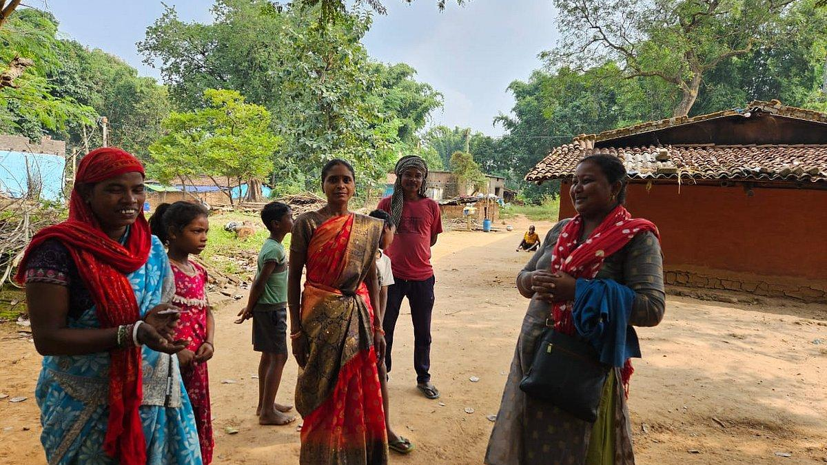 झारखंड हाईकोर्ट में भुइहर समुदाय की जनहित याचिका और अनुसूचित जनजाति (ST) से जुड़े दस्तावेजों का सांकेतिक दृश्य।