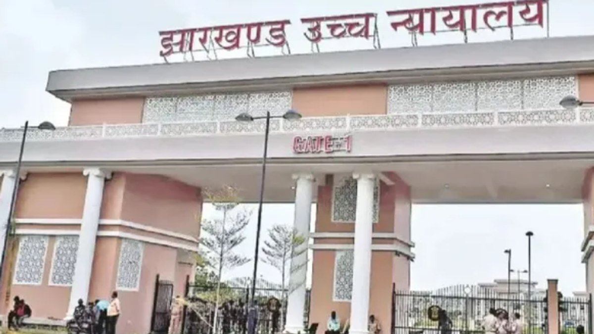 झारखंड हाईकोर्ट ने CNT भूमि विवाद मामले में 40 साल पुराने SAR आदेश को बहाल करते हुए ऐतिहासिक फैसला सुनाया।