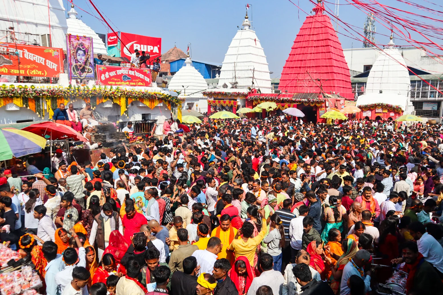 श्रावणी मेला 2026 के दौरान देवघर बैद्यनाथधाम में सुरक्षा व्यवस्था और निगरानी का सांकेतिक दृश्य।