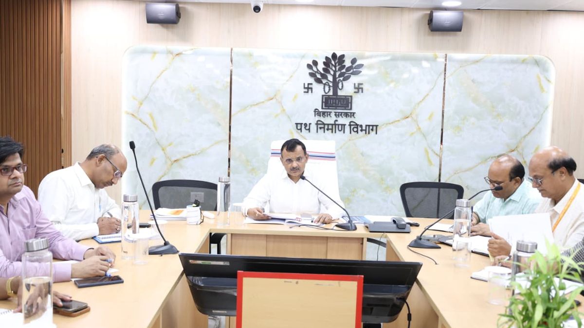 पथ निर्माण विभाग की बैठक