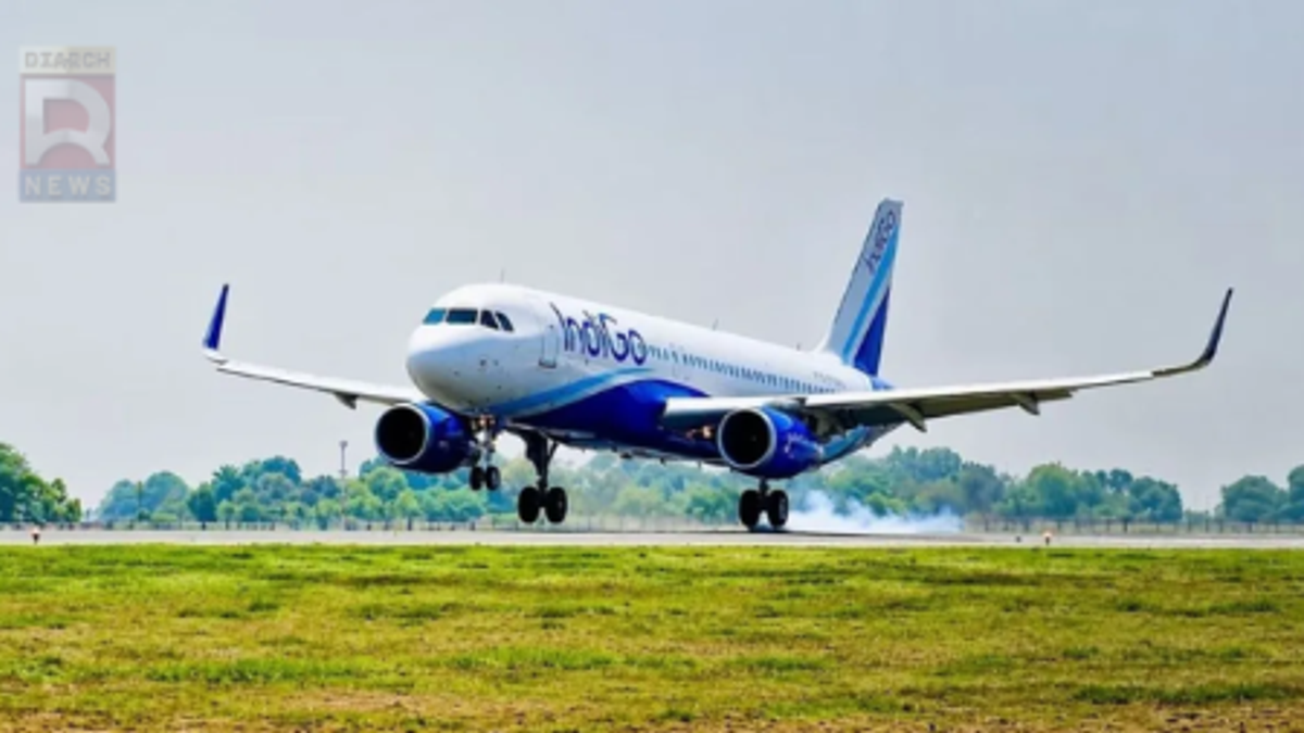 IndiGo में इन्फेंट फीस, एक्स्ट्रा बैगेज और Priority सेवाओं के बढ़े चार्ज का प्रतीकात्मक दृश्य।