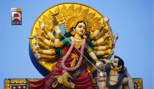 मासिक दुर्गाष्टमी पर मां दुर्गा की पूजा, दीपक और कन्या पूजन का प्रतीकात्मक धार्मिक दृश्य।