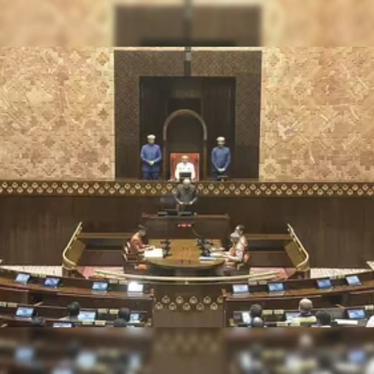 राज्यसभा में वंदे मातरम् विधेयक 2026 पारित होने के बाद राष्ट्रीय गीत को कानूनी संरक्षण मिला।