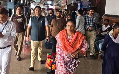 नेपाल से रेस्क्यू किए गए महाराष्ट्र के 100 तीर्थयात्री आधी रात पटना पहुंचे, दो अतिरिक्त बोगियों से महाराष्ट्र रवाना हुए।