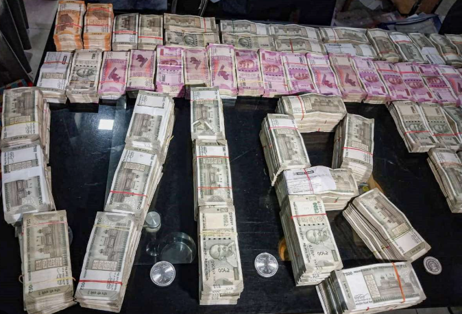 बिहार में ग्रामीण विकास विभाग के इंजीनियर के ठिकानों पर निगरानी टीम की छापेमारी