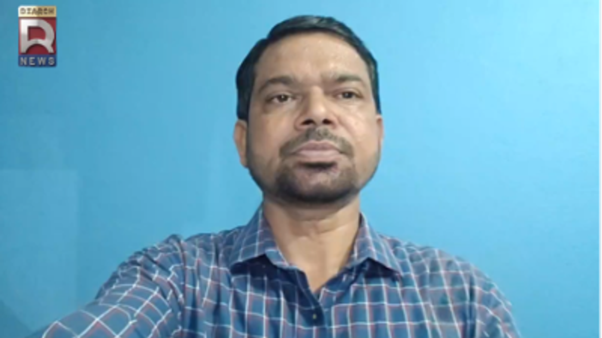 BSSC परीक्षा तिथि जारी करने और संविदा वेटेज हटाने की मांग को लेकर मीडिया से बातचीत करते छात्र नेता दिलीप कुमार।