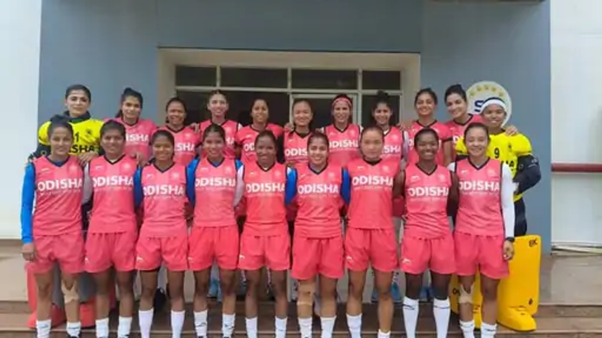 भारतीय महिला हॉकी टीम की कप्तान सलीमा टेटे और झारखंड की अन्य चयनित खिलाड़ी एशियाई खेल 2026 के लिए।
