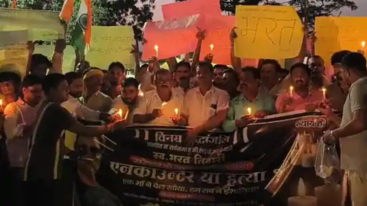 भोजपुर के बिलौटी गांव में भरत तिवारी न्याय महापंचायत की तैयारियां, मंच और पंडाल में जुटते लोग