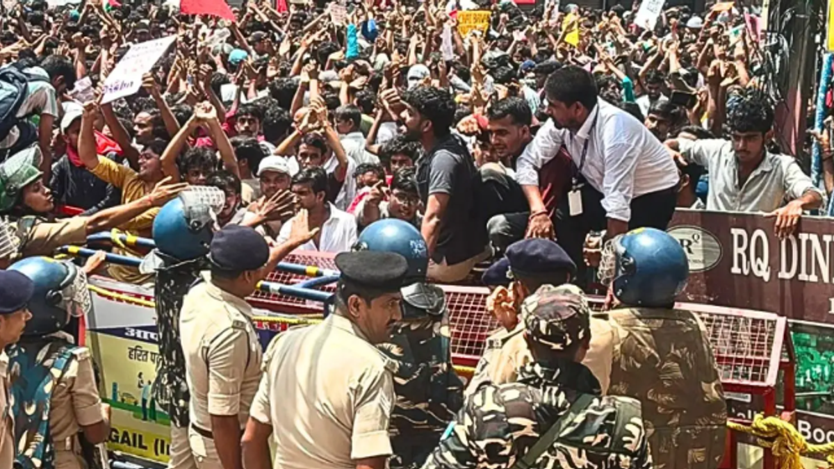 बिहार छात्र आंदोलन के बाद जारी संदिग्ध प्रदर्शनकारियों की तस्वीरें और पहचान के लिए पुलिस की अपील का सांकेतिक दृश्य।