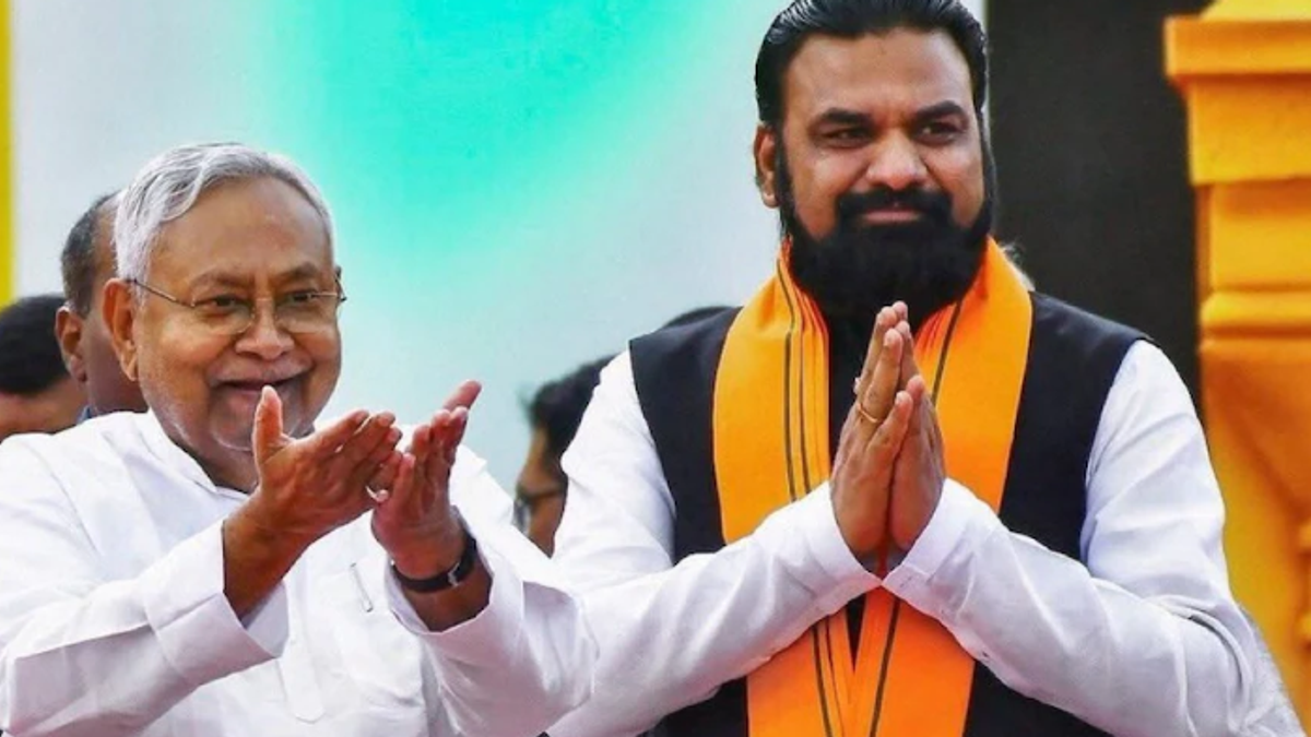 बिहार NDA की सियासत में JDU के सभापति पद के दावे और नीतीश कुमार के 12 जिलों में संवाद कार्यक्रम को लेकर सियासी हलचल