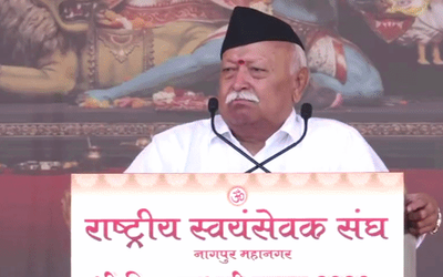 नागपुर में RSS मुख्यालय के विजयादशमी उत्सव के दौरान संबोधन देते संघ प्रमुख मोहन भागवत।