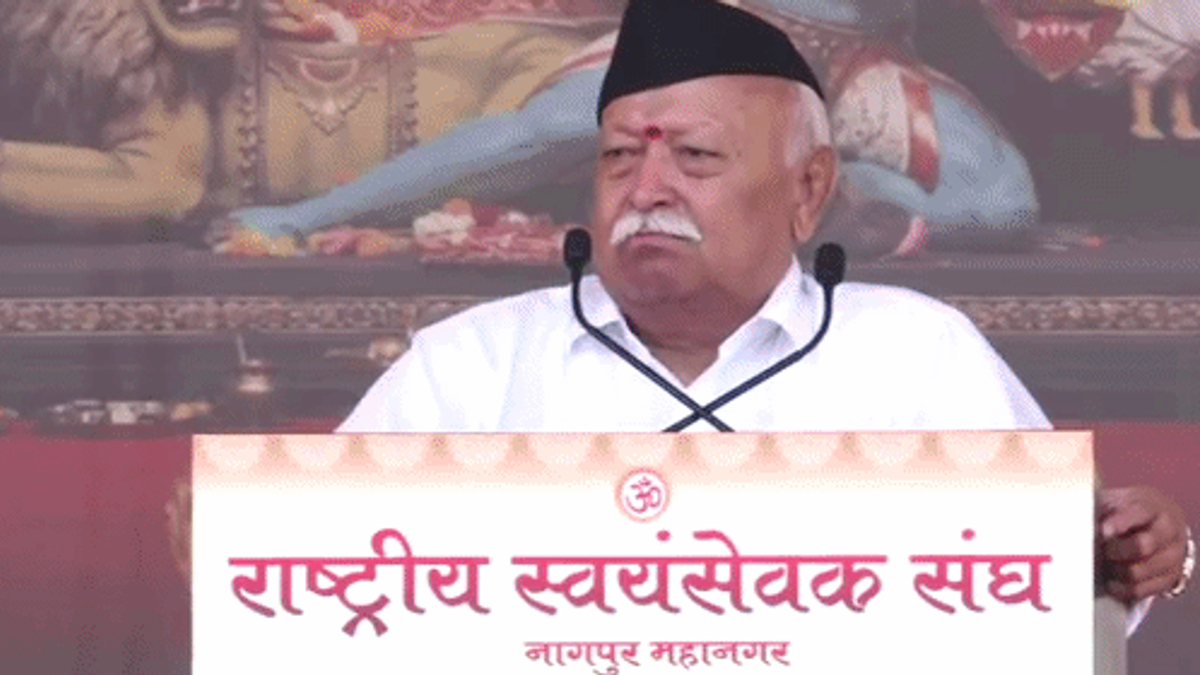 नागपुर में RSS मुख्यालय के विजयादशमी उत्सव के दौरान संबोधन देते संघ प्रमुख मोहन भागवत।