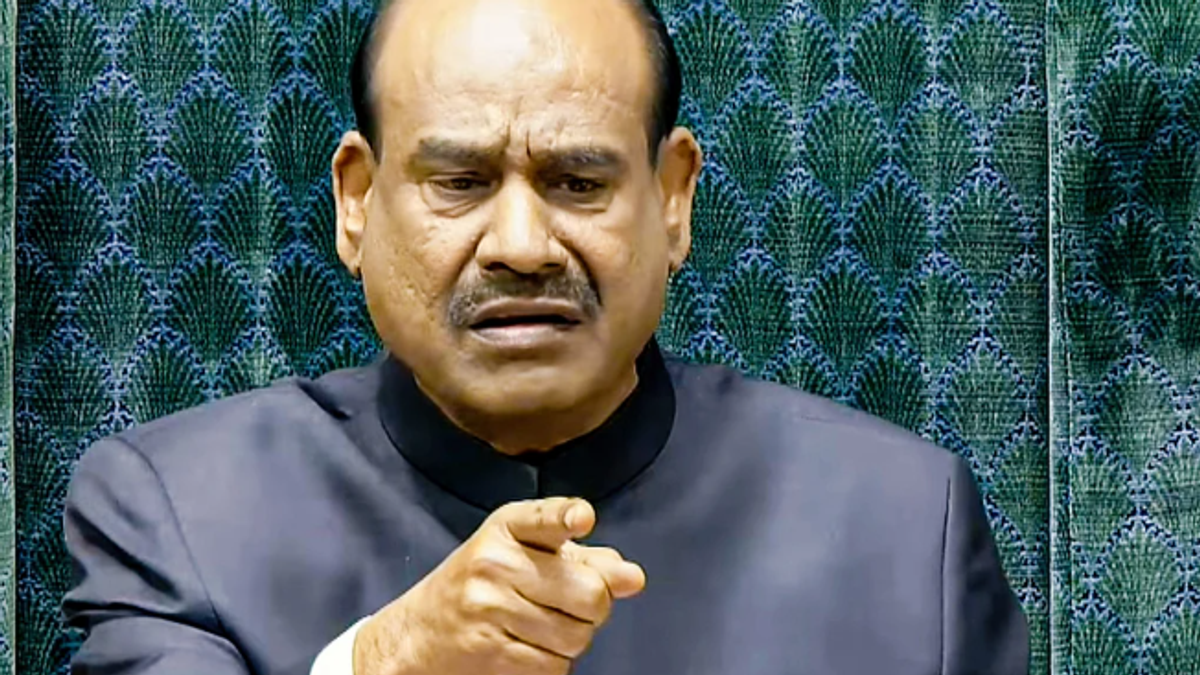 लोकसभा में विपक्ष के हंगामे पर बोलते स्पीकर ओम बिरला
