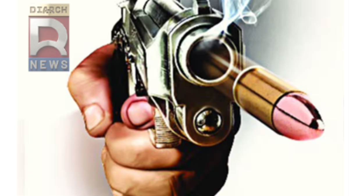 मेरठ के हस्तिनापुर में युवक की हत्या के बाद पुलिस जांच और परिजनों के विरोध का प्रतीकात्मक दृश्य।