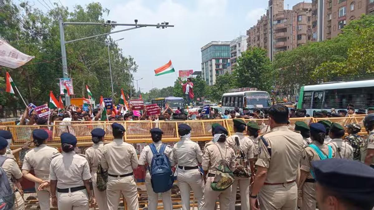 पटना में छात्रों का प्रदर्शन, दारोगा मेन्स परीक्षा की निष्पक्ष जांच की मांग