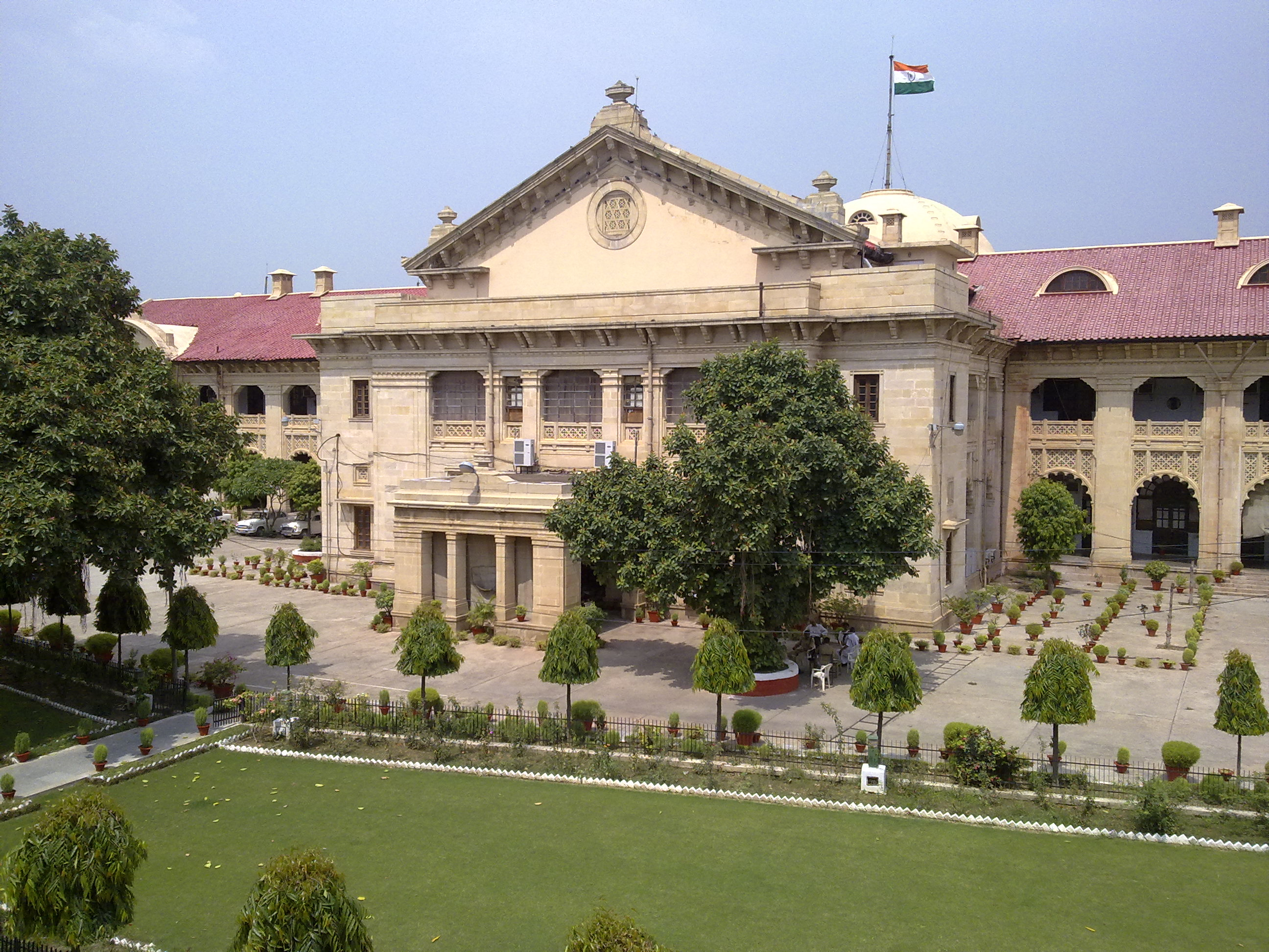इलाहाबाद हाईकोर्ट का स्कूल में हिजाब पहनने की अनुमति को लेकर फैसला, कोर्ट ने यूनिफॉर्म नियम को जरूरी माना