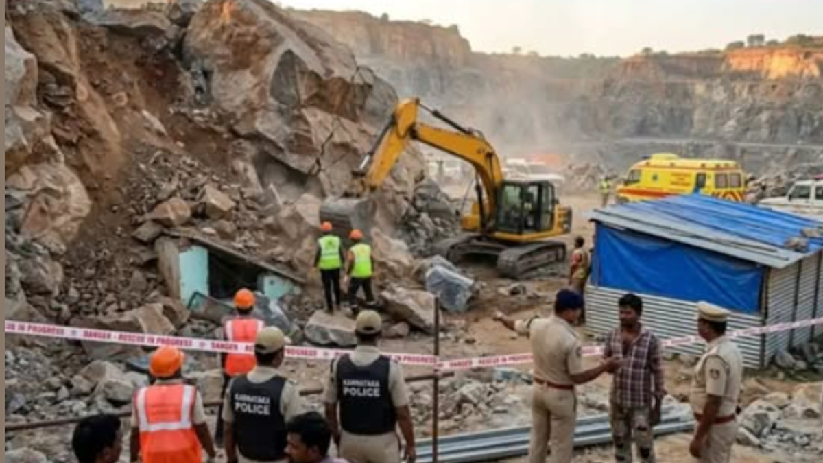 कर्नाटक के बेंगलुरु स्थित पत्थर की खदान में चट्टान गिरने के बाद राहत और बचाव कार्य में जुटी पुलिस, प्रशासन और रेस्क्यू टीम की सांकेतिक तस्वीर।