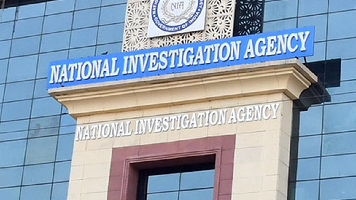 पनवेल में विशाखापत्तनम ISIS मॉड्यूल मामले की जांच के दौरान छापेमारी करती NIA और स्थानीय पुलिस की टीम।