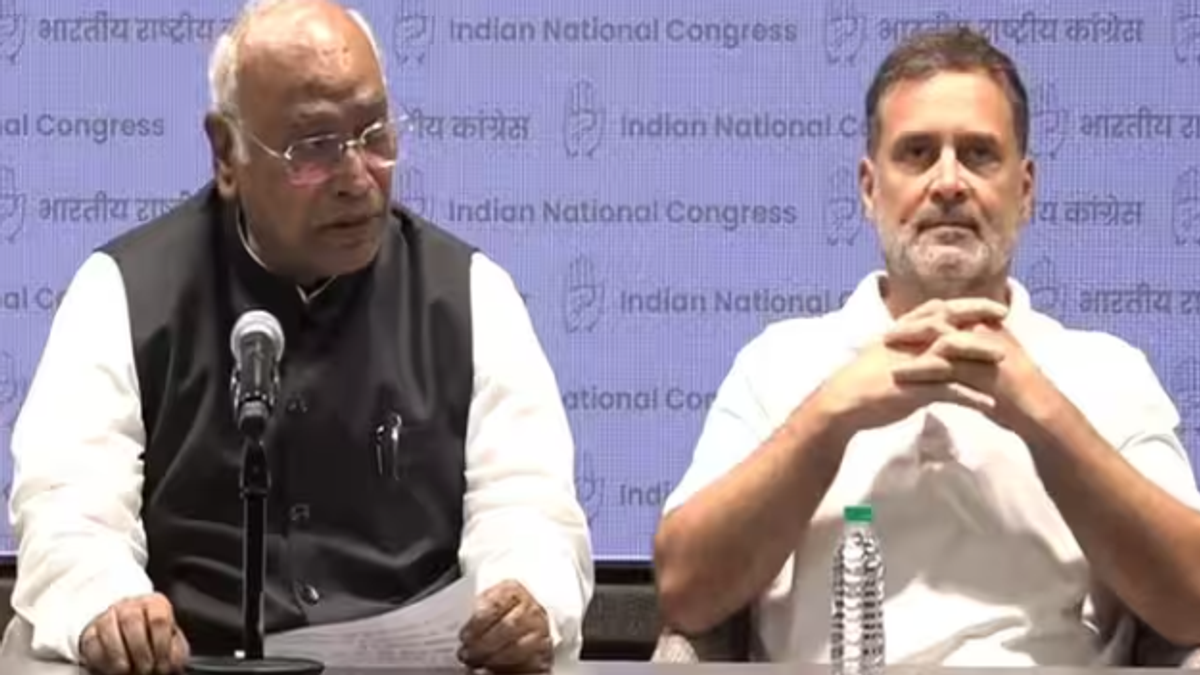 राहुल गांधी और मल्लिकार्जुन खरगे की प्रेस कॉन्फ्रेंस, मोदी सरकार के खिलाफ कांग्रेस का प्रदर्शन